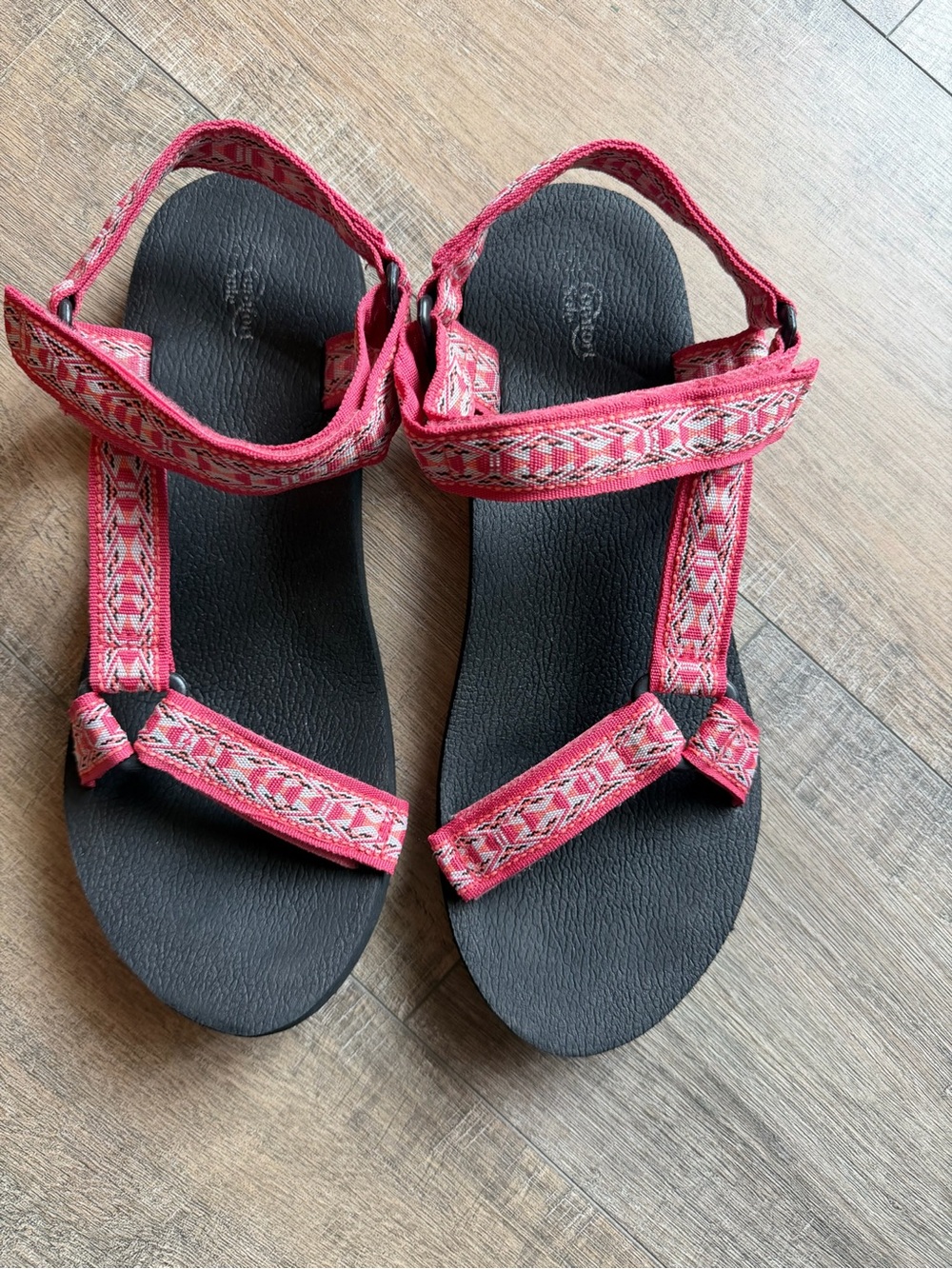 Women’s Pink Strap Outdoor Sandals with Patterned Webbing